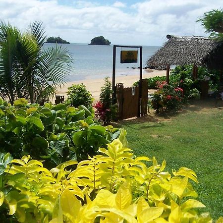 Coconut Grove Beachfront Cottages Matei Ngoại thất bức ảnh